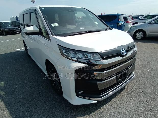Toyota Noah 2022 Pearl