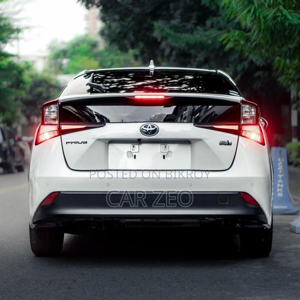 Toyota Prius L FWD 2020 Pearl