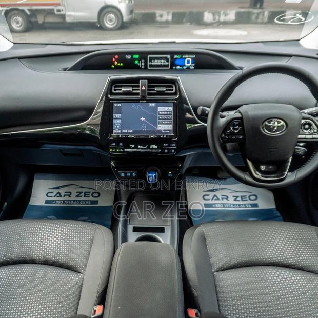 Toyota Prius L FWD 2020 Pearl