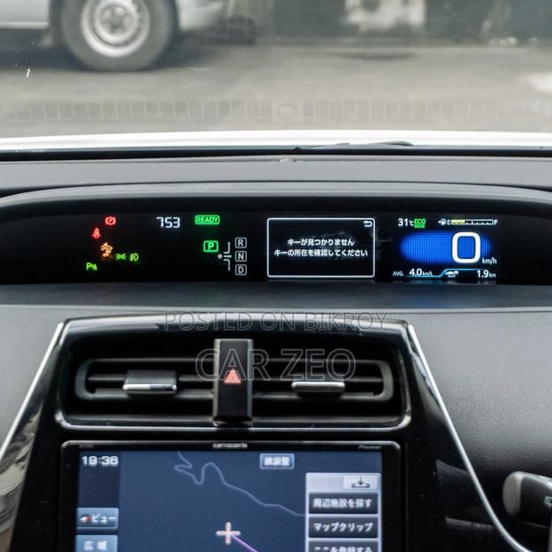 Toyota Prius L FWD 2020 Pearl