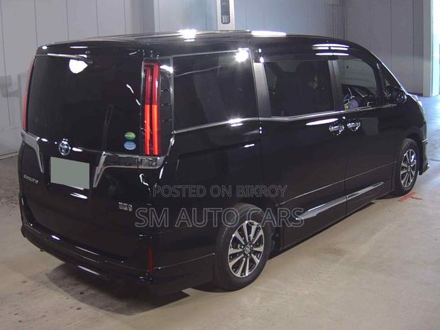 Toyota Esquire 1.8 FWD Hybrid (7 Seater) 2021 Black