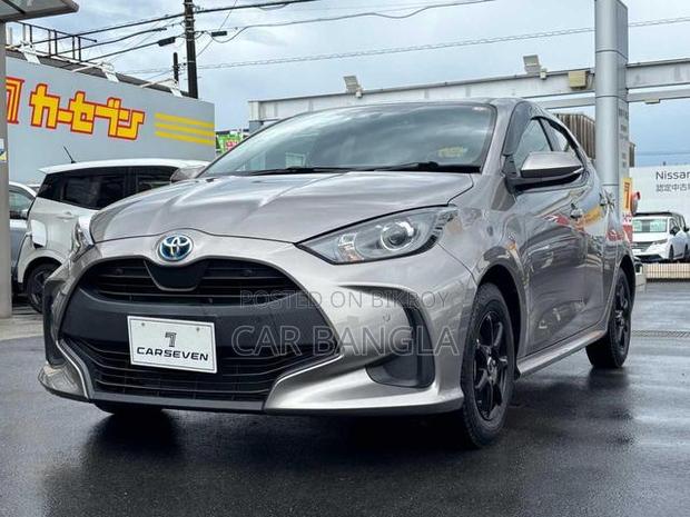 Toyota Yaris 2021 Gray