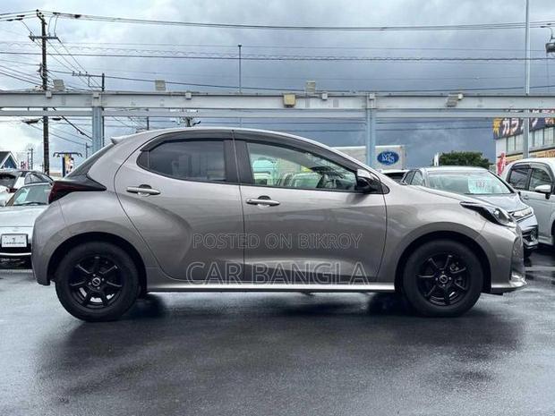 Toyota Yaris 2021 Gray