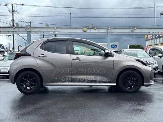 Toyota Yaris 2021 Gray