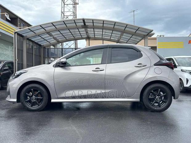Toyota Yaris 2021 Gray