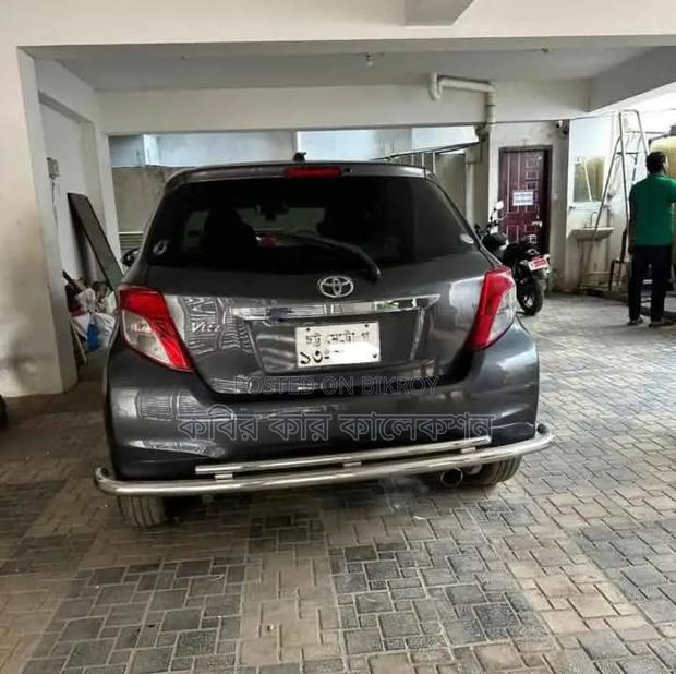 Toyota Vitz 2011 Gray