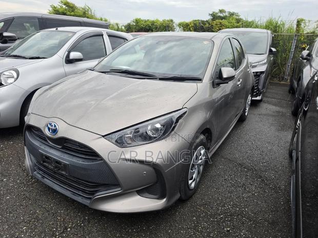 Toyota Yaris 2021 Gray