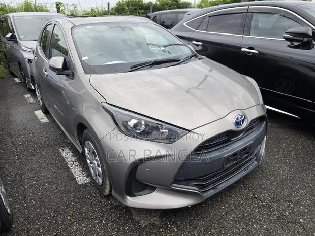 Toyota Yaris 2021 Gray