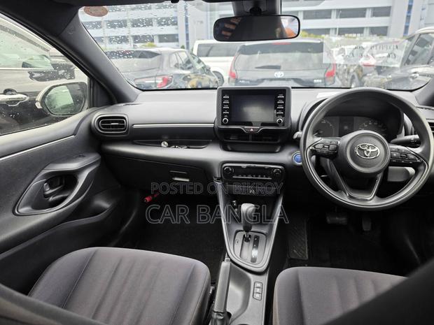Toyota Yaris 2021 Gray