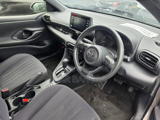 Toyota Yaris 2021 Gray