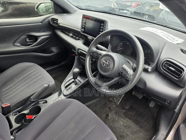 Toyota Yaris 2021 Gray
