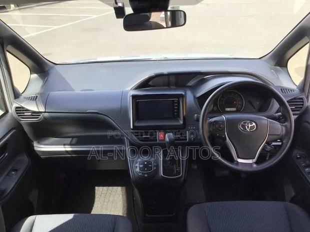Toyota Noah 2.0 AWD (8 Seater) 2021 Silver
