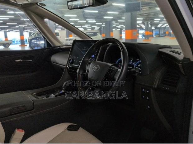 Toyota Alphard 2024 Pearl