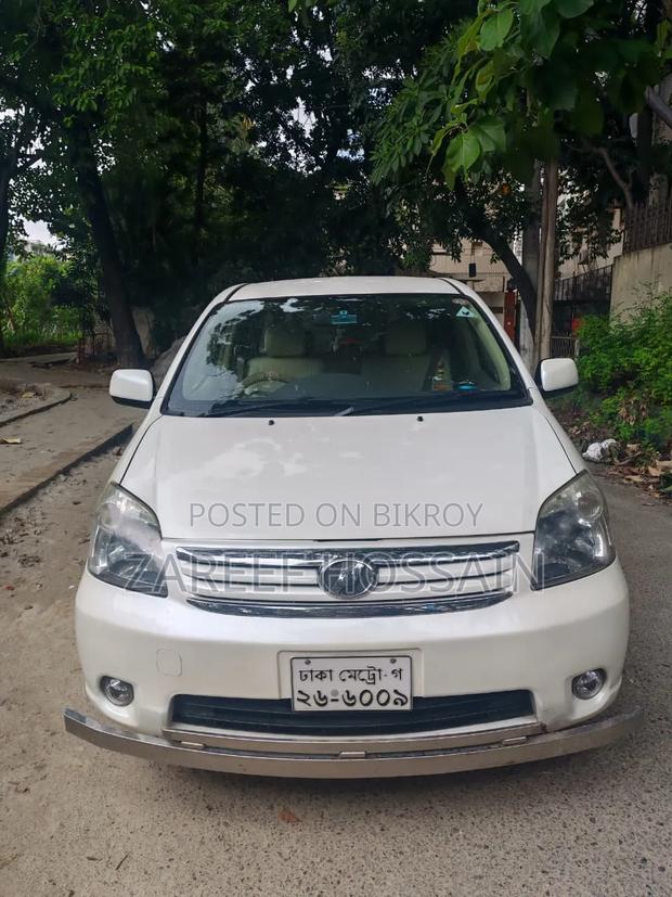 Toyota Raum 2011 Beige