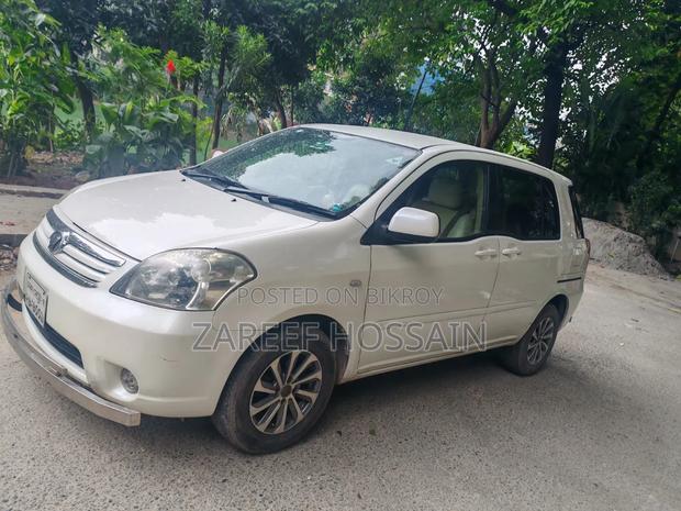 Toyota Raum 2011 Beige