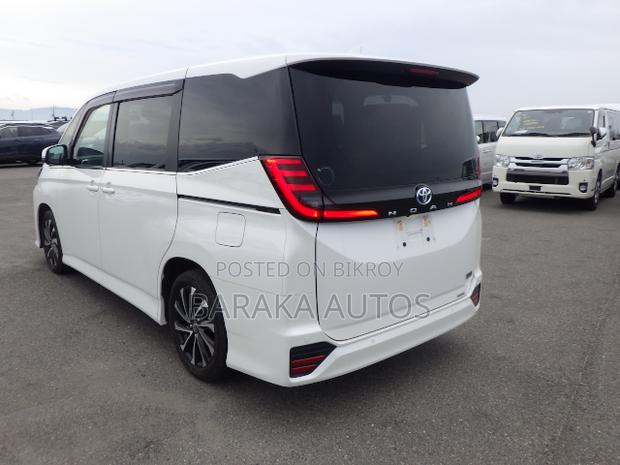 Toyota Noah 2023 Pearl
