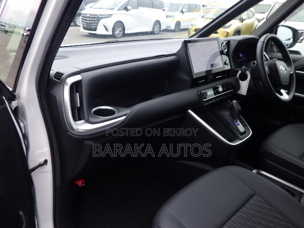 Toyota Noah 2023 Pearl