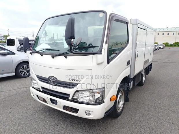 Toyota Dyna 2021 White
