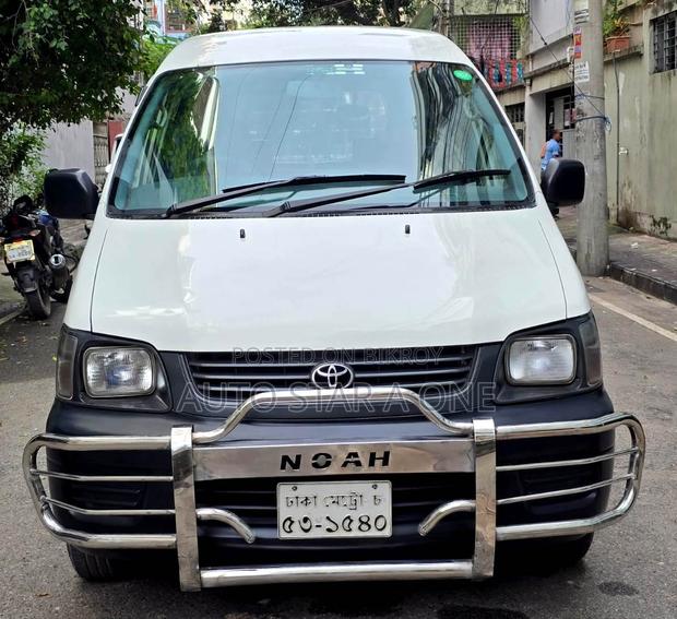 Toyota Noah 2005 White