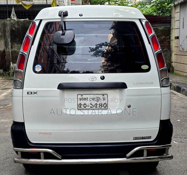 Toyota Noah 2005 White