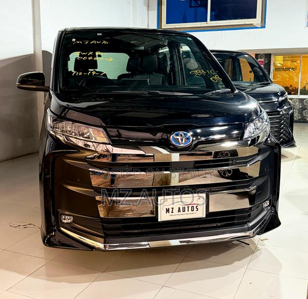 Toyota Noah 2022 Black