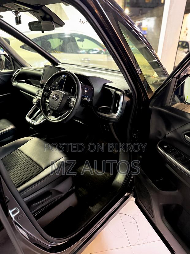 Toyota Noah 2022 Black