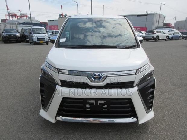 Toyota Voxy Hybrid ZS Kirameki III 2WD 7-Seater 2021 Pearl