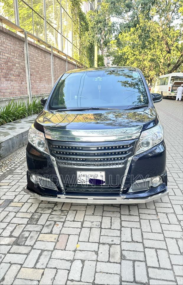 Toyota Esquire 1.8 FWD Hybrid (7 Seater) 2014 Purple