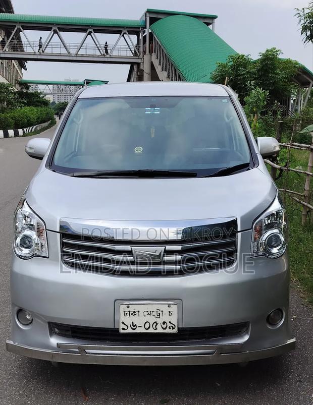 Toyota Noah 2012 Silver