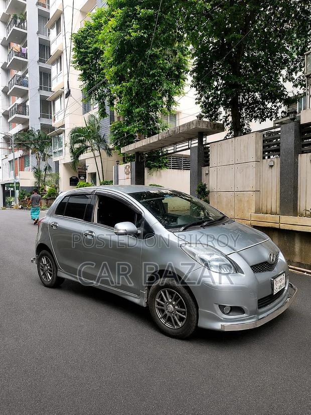 Toyota Vitz 1.3 FWD 5dr 2009 Gray