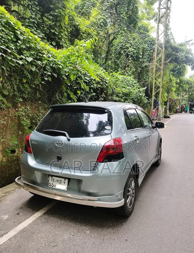 Toyota Vitz 1.3 FWD 5dr 2009 Gray