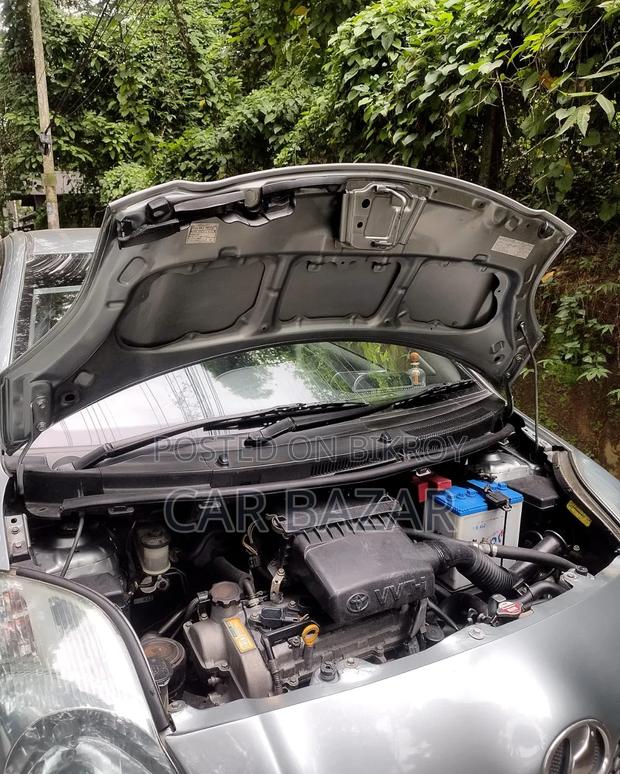 Toyota Vitz 1.3 FWD 5dr 2009 Gray