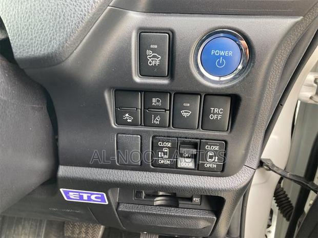 Toyota Noah 1.8 FWD Hybrid (7 Seater) 2021 Pearl