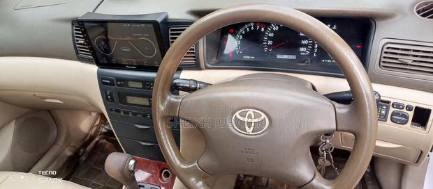 Toyota Corolla 2001 White
