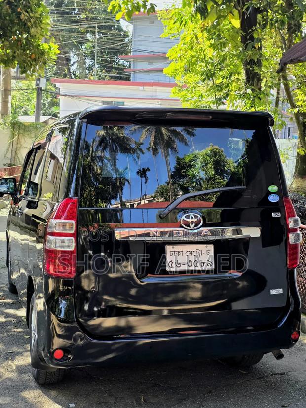 Toyota Noah 2013 Gray