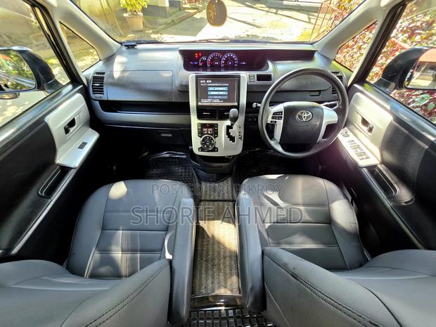 Toyota Noah 2013 Gray