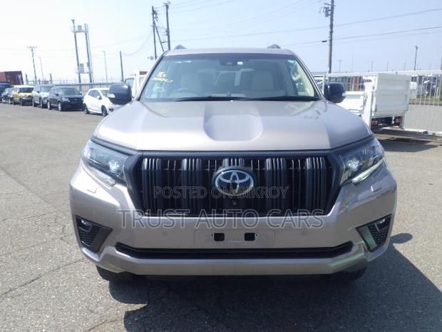 Toyota Land Cruiser Prado 2022 Brown