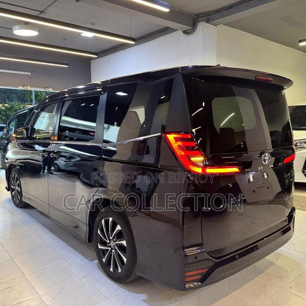 Toyota Noah 2022 Black