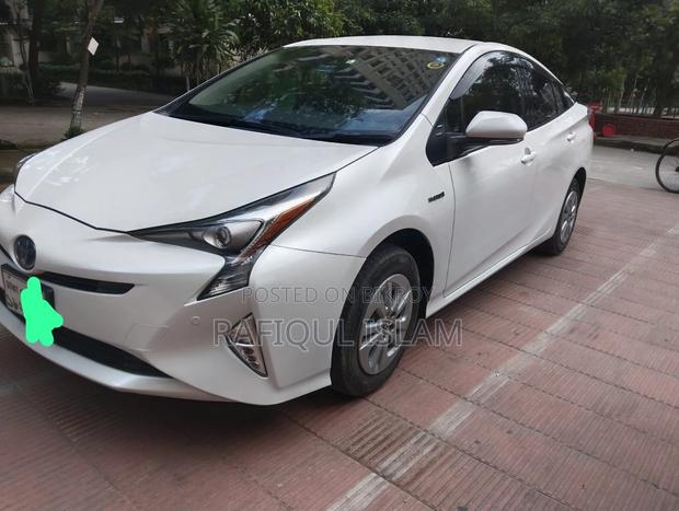 Toyota Prius 2018 Pearl