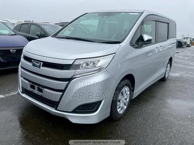 Toyota Noah 2021 Silver