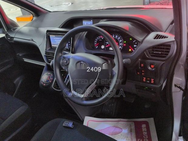 Toyota Noah 2021 Silver