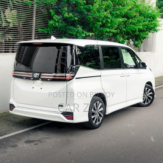 Toyota Voxy Hybrid S-Z 2WD 7-Seater 2022 Pearl