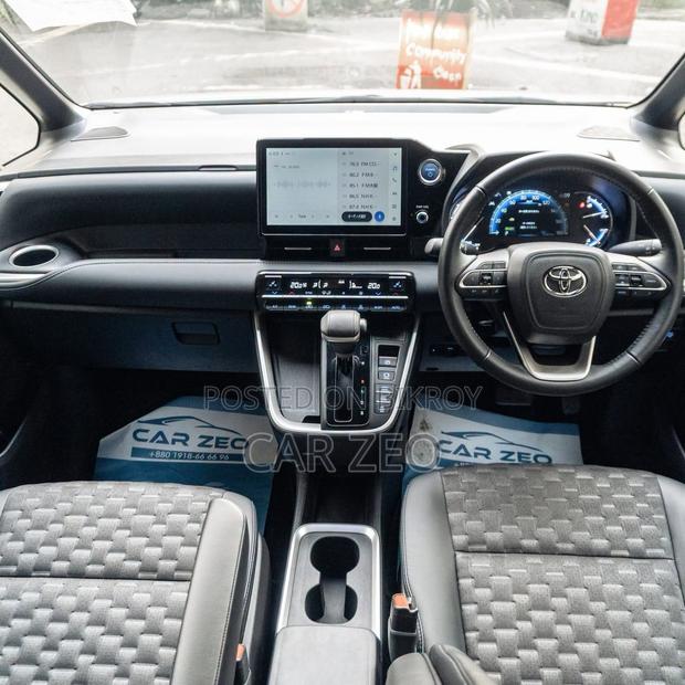 Toyota Voxy Hybrid S-Z 2WD 7-Seater 2022 Pearl