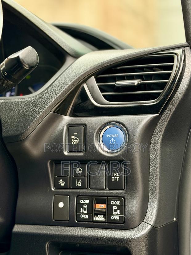 Toyota Esquire 1.8 FWD Hybrid (7 Seater) 2018 Brown