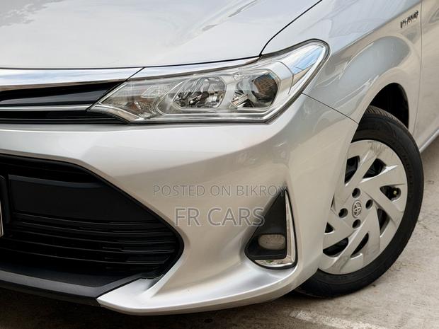 Toyota Corolla Fielder 1.5 Hybrid FWD 2019 Silver