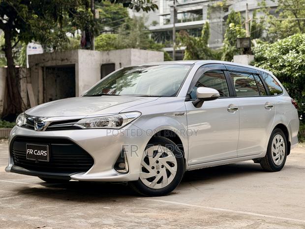 Toyota Corolla Fielder 1.5 Hybrid FWD 2019 Silver