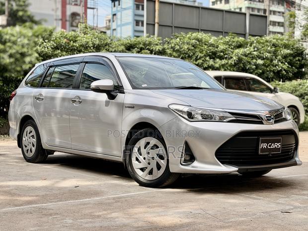 Toyota Corolla Fielder 1.5 Hybrid FWD 2019 Silver