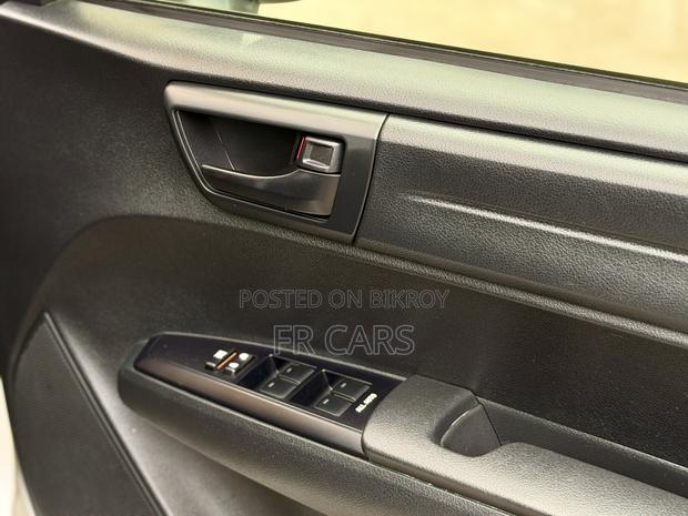 Toyota Corolla Fielder 1.5 Hybrid FWD 2019 Silver