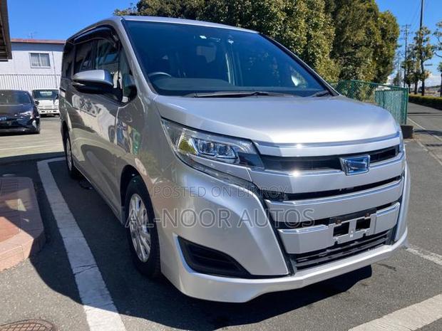 Toyota Noah 2021 Silver
