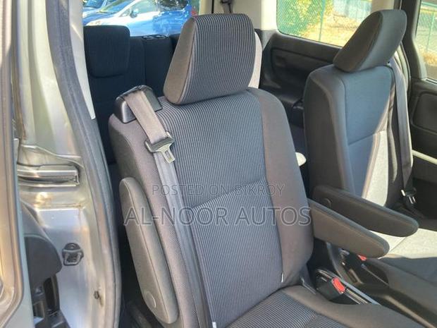 Toyota Noah 2021 Silver
